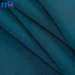 Tessuto elasticizzato in quattro direzioni: 100% poliestere, 200 g/m²