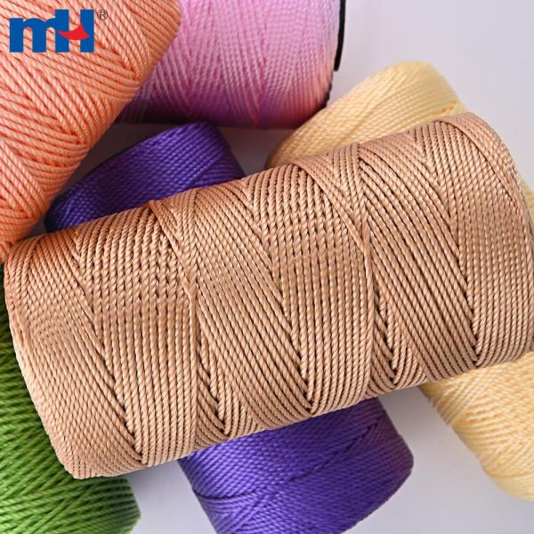 Dreifach gedrehtes Garn aus 100 % Polypropylen zum Handstricken