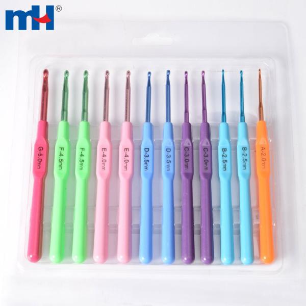 Aluminum crochet hook with plastic handle