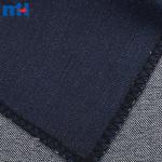 Tessuto denim blu scuro realizzato in cotone, poliestere e spandex
