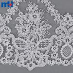Elegante ribete de encaje floral con bordados intrincados.