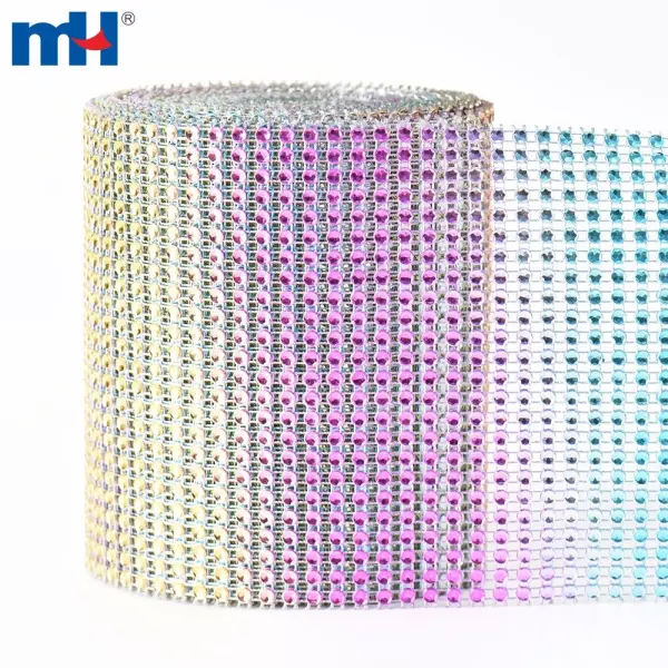 Catena in plastica con strass in cristallo
