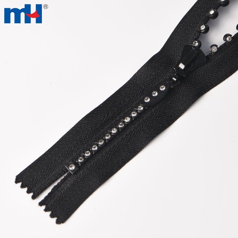 #3 Fechamento com zíper de strass preto