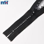 #3 Fechamento com zíper de strass preto