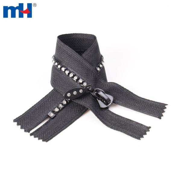 #3 Fechamento com zíper de strass preto