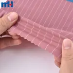 Das Badeanzugmaterial ist Nylon, Polyester und Elasthan