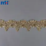 Lujoso borde de encaje dorado metálico con lentejuelas y cuentas.