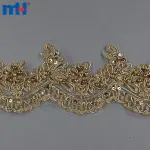 Lujoso borde de encaje dorado metálico con lentejuelas y cuentas.