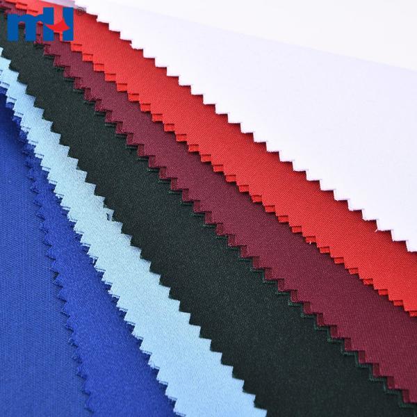 Matériau en polyester satiné