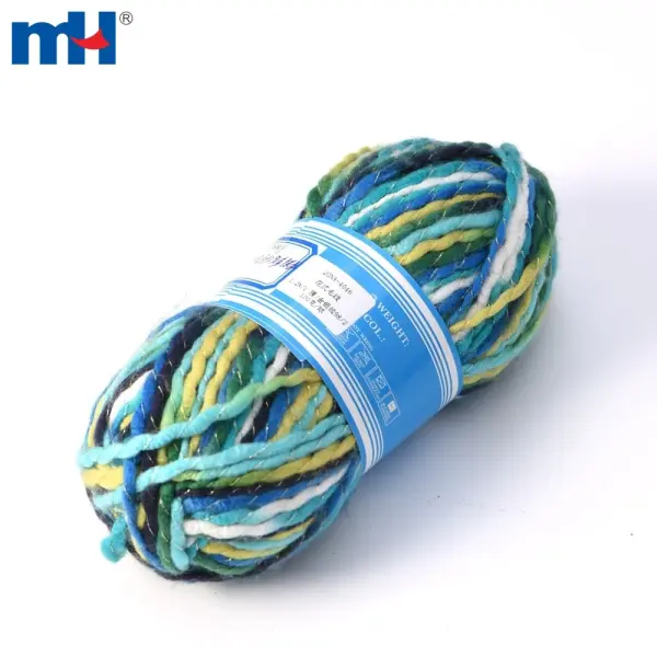 Hilo metálico colorido teñido a mano con 98% acrílico + 2% lurex.