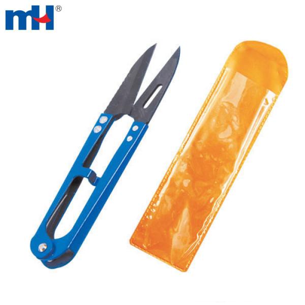 Dikiş ipliğini kesmek için çok renkli makas