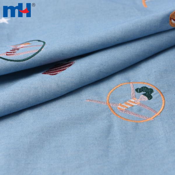 Gewaschener, bestickter Denim-Stoff
