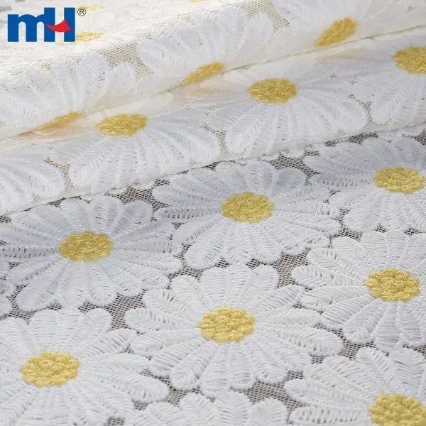 Mit Chrysanthemen bestickter Stoff