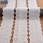 Renda de algodão bordada