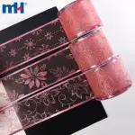 Cinta navideña de organza con alambre.