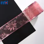 Cinta navideña de organza con alambre.
