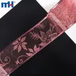 Cinta navideña de organza con alambre.