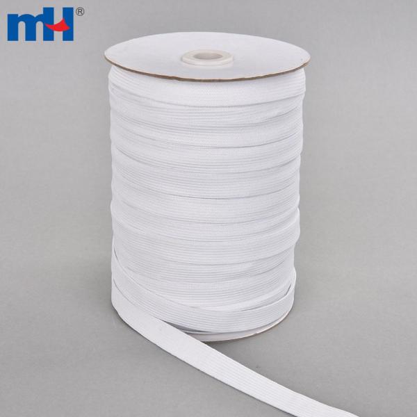 Tejer cinturones elásticos para la industria textil.