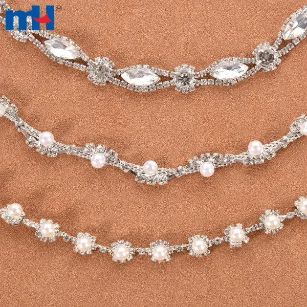 Pearl and crystal cup chain