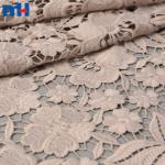 Gipür işlemeli dantel kumaş