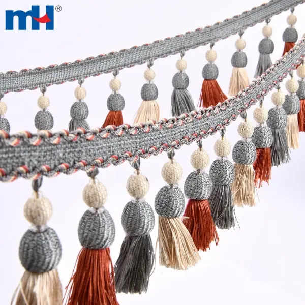 Flecos de pompones para cortina.