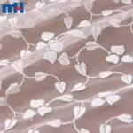 Gesticktes Netzgewebe aus recyceltem Polyester