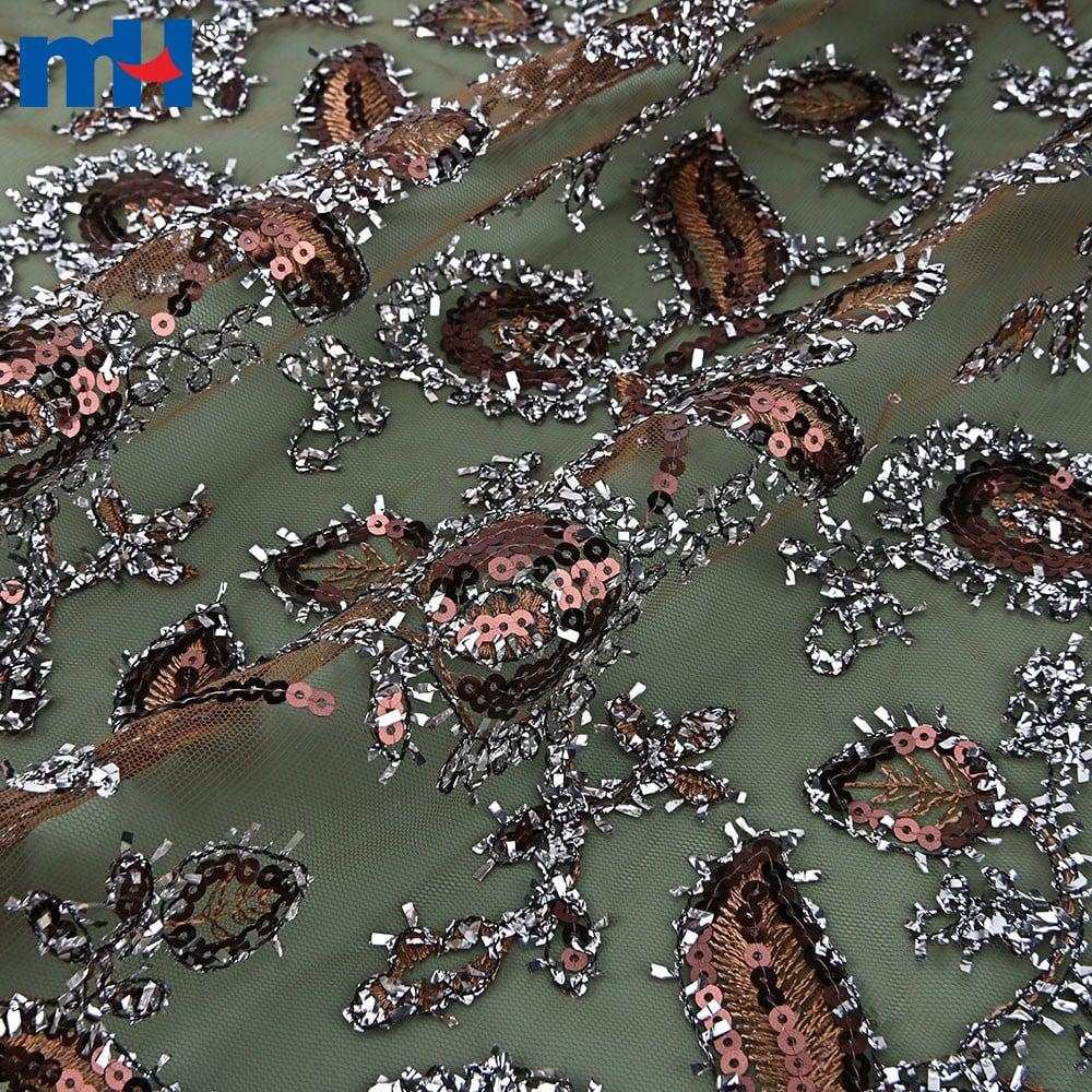 Ricami in paillettes e pizzo