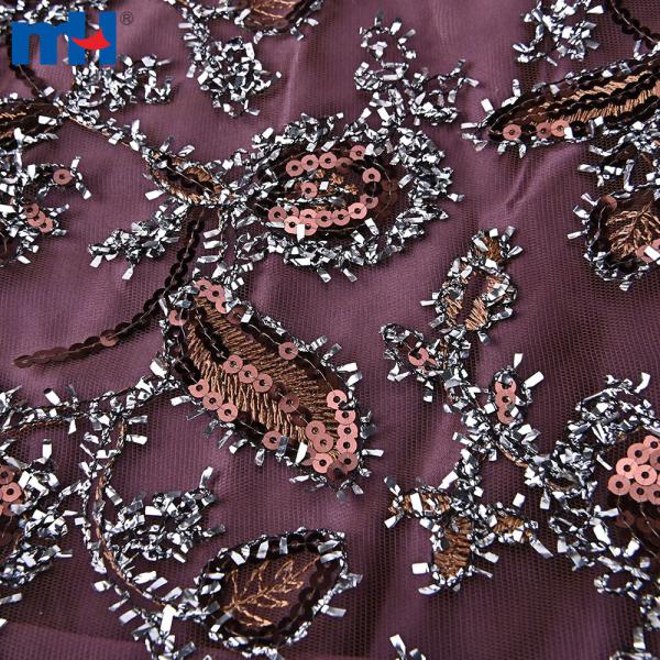 Ricami in paillettes e pizzo