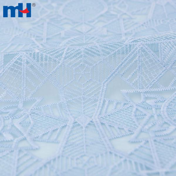 Geometrycznie haftowana organza