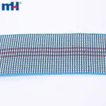 Regolare il rivestimento elastico del divano utilizzando una cinghia elastica