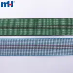 Regolare il rivestimento elastico del divano utilizzando una cinghia elastica