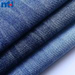 Tessuto denim realizzato in cotone, poliestere, viscosa ed elastan