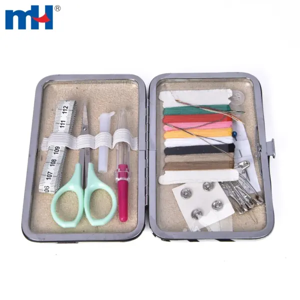 Kit de costura compacto para viagem em uma caixa de costura